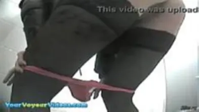 Скрытая камера в туалете