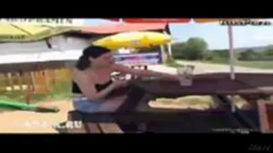 Пьяную шалаву трахают в лесу