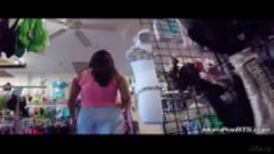 Удачное знакомство в торговом центре