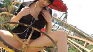 Оголяется в общественных местах