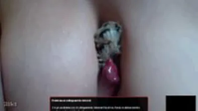 С домашним питомцем перед вебкой