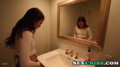 Мамаша трахается с молодым любовником дочери