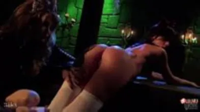 Королева отравила белоснежку