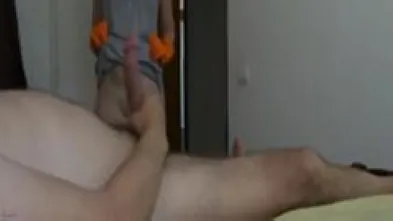 Развел на дрочку уборщицу