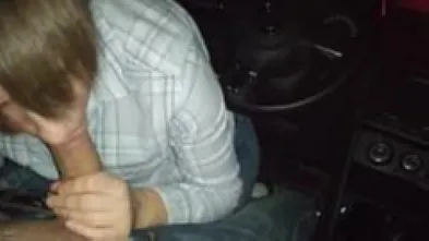 Отсосала в машине