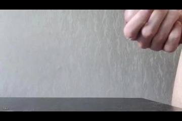 Обкончался фонтаном на стол