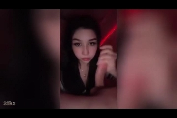 Потаскуха из Тиндера отсасывает после свидания