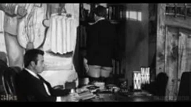 Нежно погладил попку