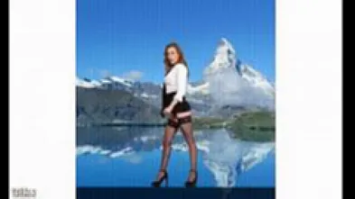 Попка на фоне гор