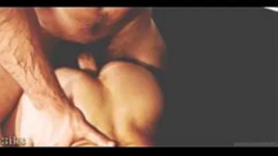 Волосатый входит в попку