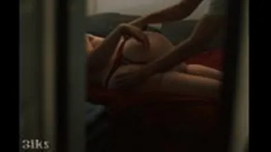 Стянул трусики с попки